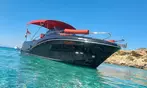 Descubre Ibiza desde el mar: alquiler de barco para hasta 11 personas
