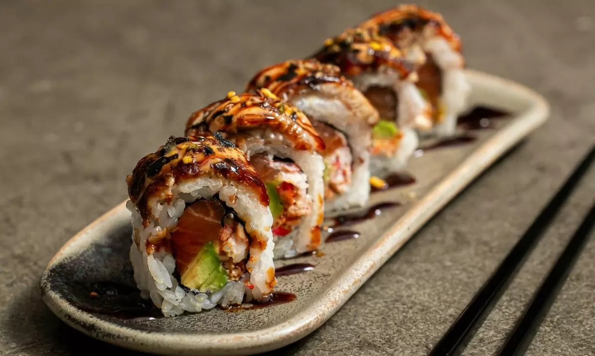 Menú degustación panasiático con cóctel y postre para 2 o 4 personas