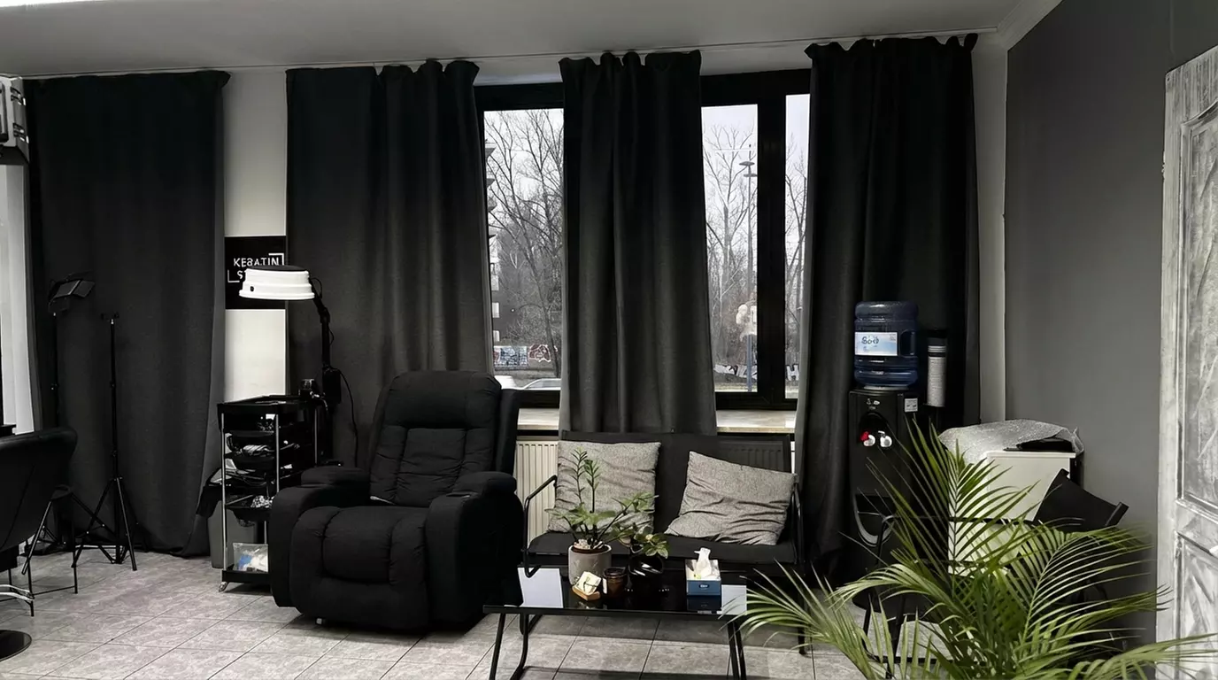 Detoks skóry głowy i włosów, polerowanie albo efekt brokatowej fryzury