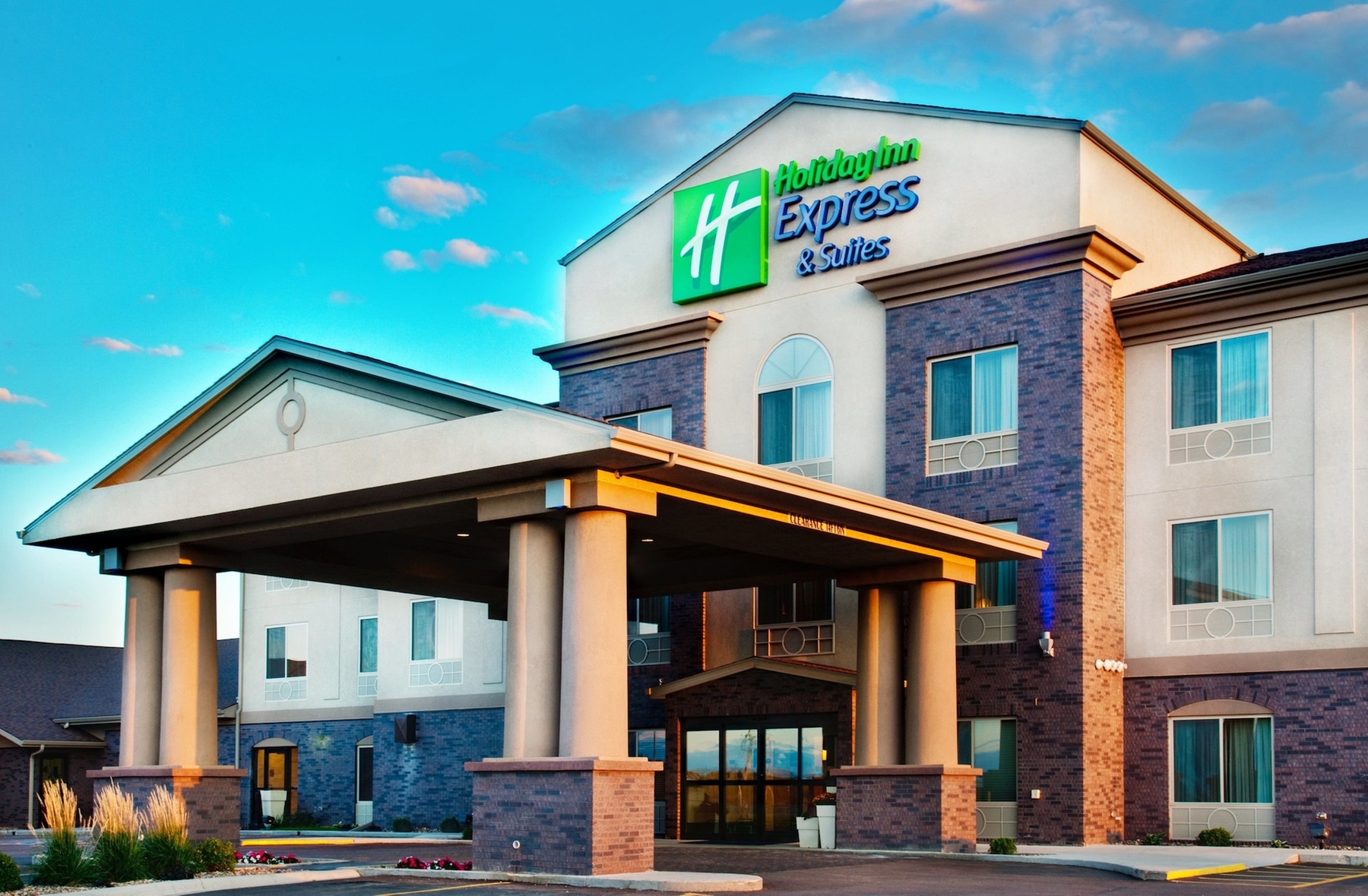 Holiday Inn Express & Suites Sheldon by IHG
