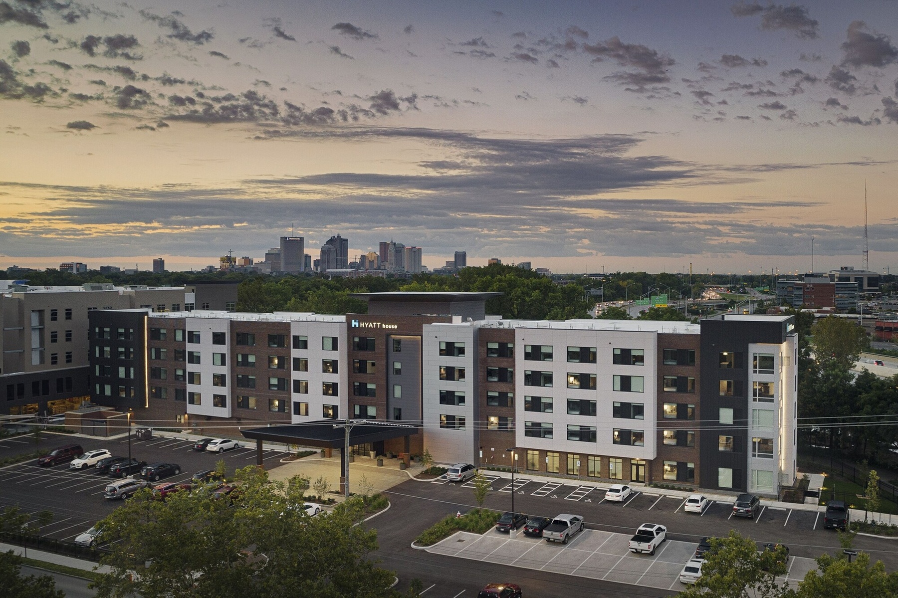 Hyatt House Columbus OSU / Short North