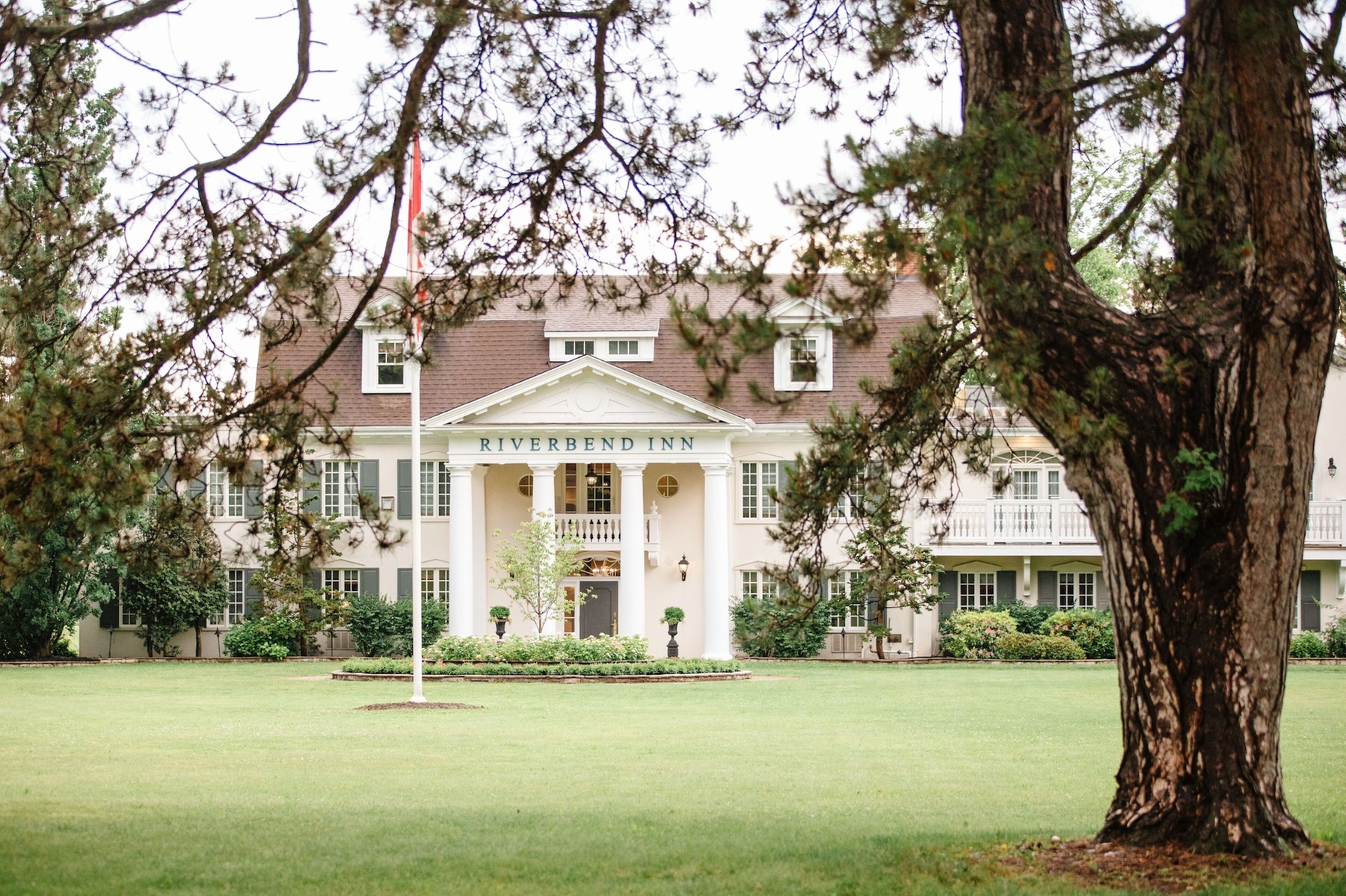 Riverbend Inn and Vineyard