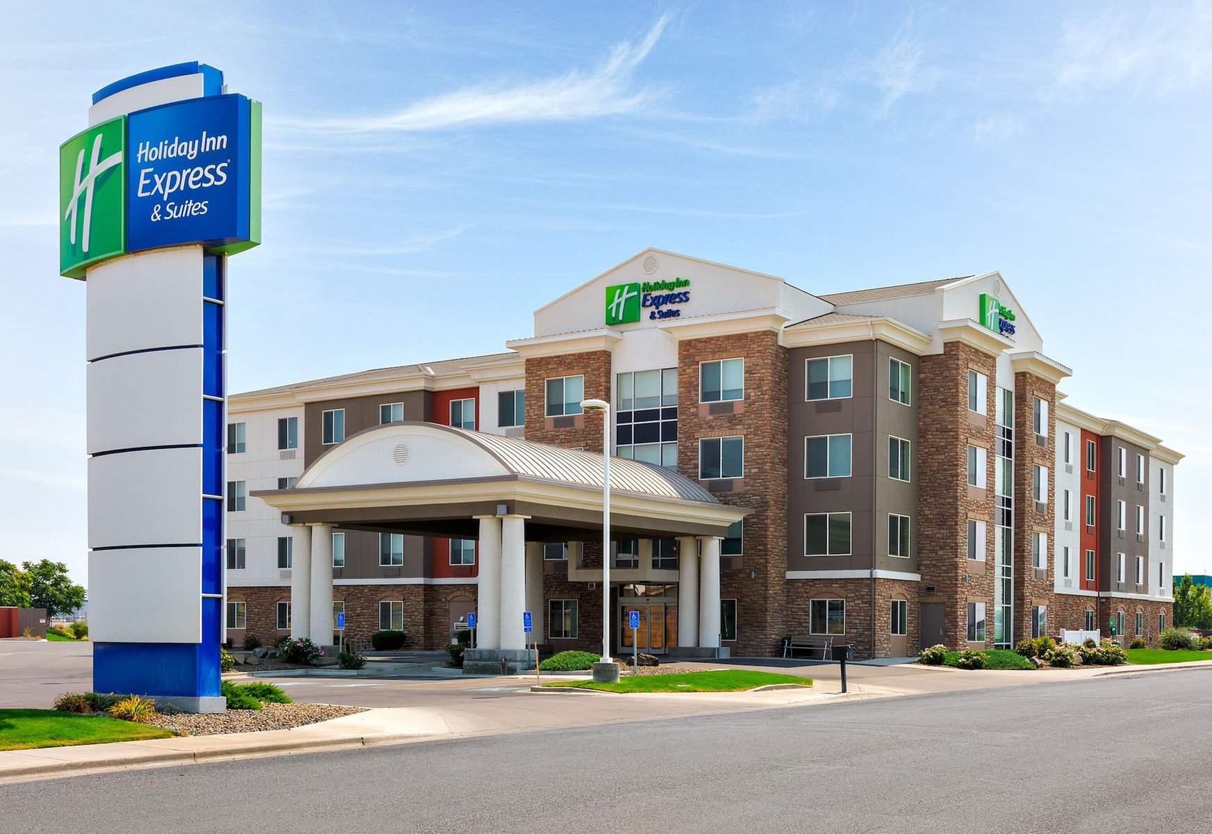 Holiday Inn Express & Suites Ontario by IHG