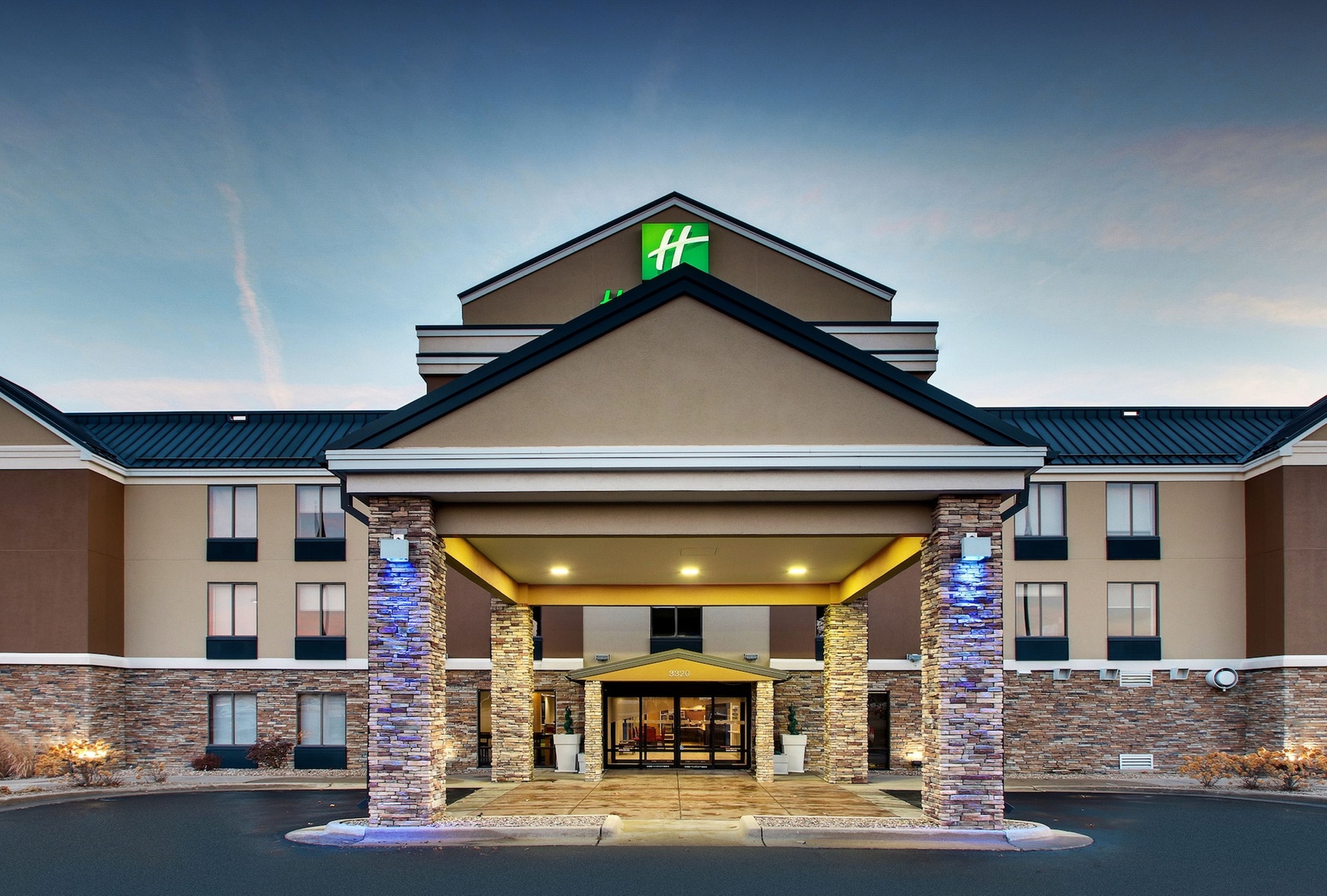 Holiday Inn Express & Suites - Interstate 380 at 33rd Avenue by IHG