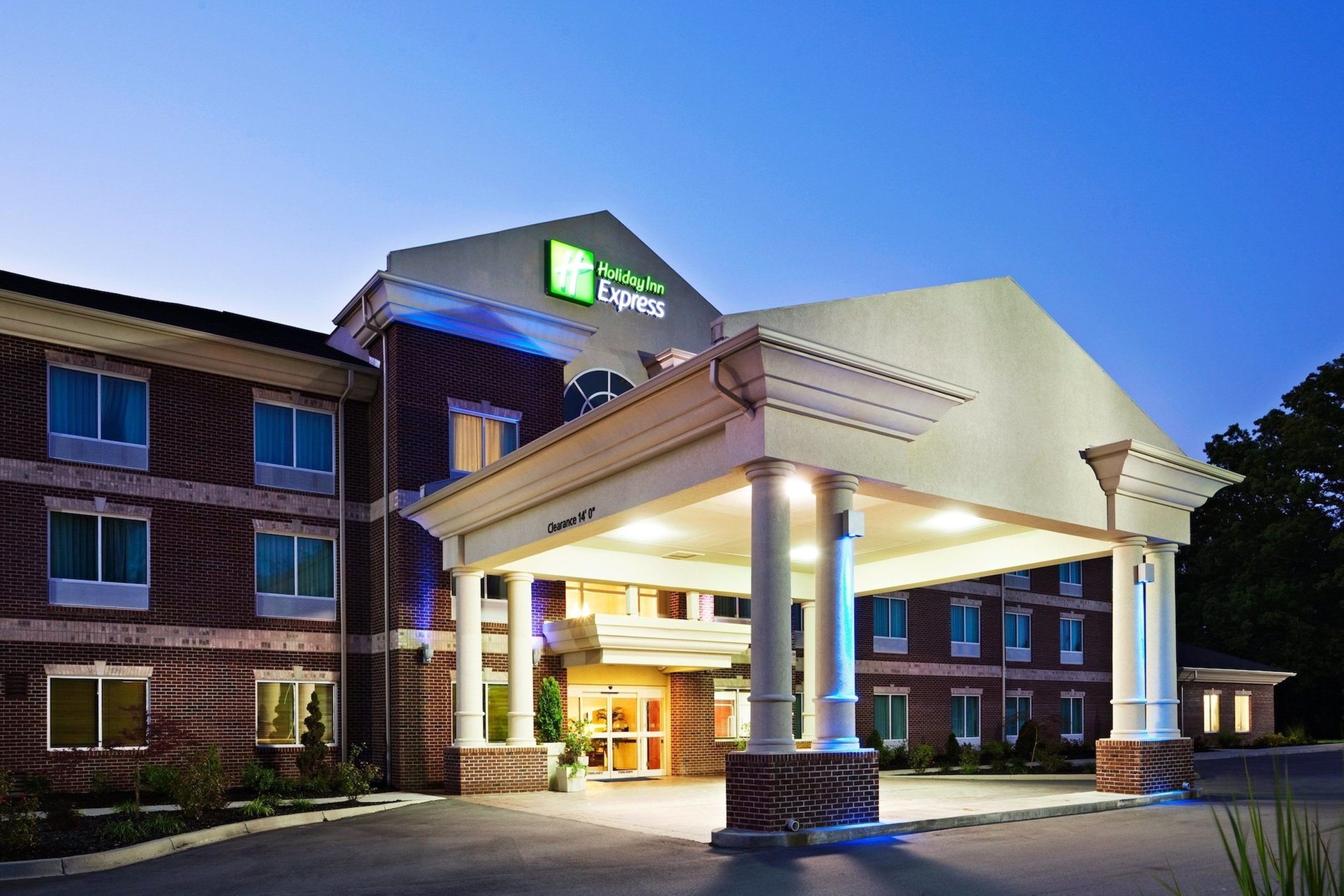 Holiday Inn Express & Suites Carrollton by IHG