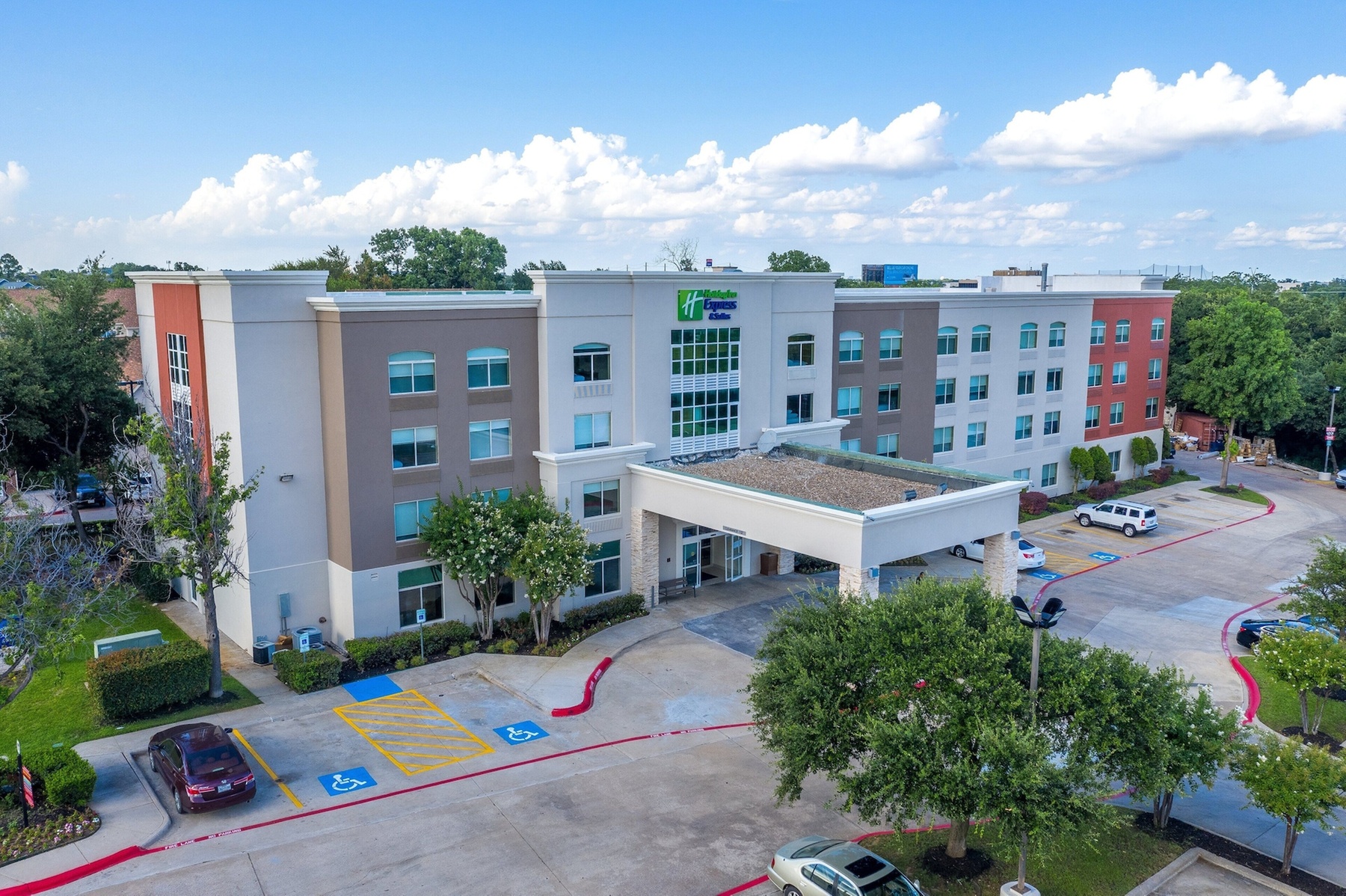 Holiday Inn Express & Suites Arlington North - Stadium Area by IHG