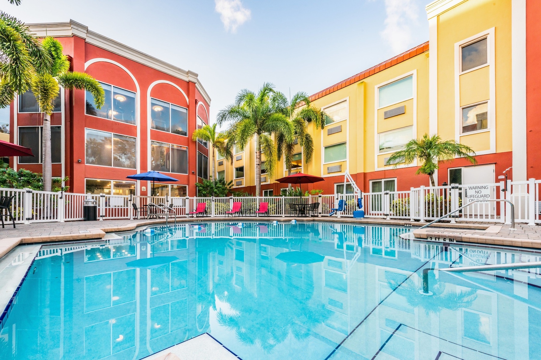 Holiday Inn Express & Suites Bradenton West by IHG