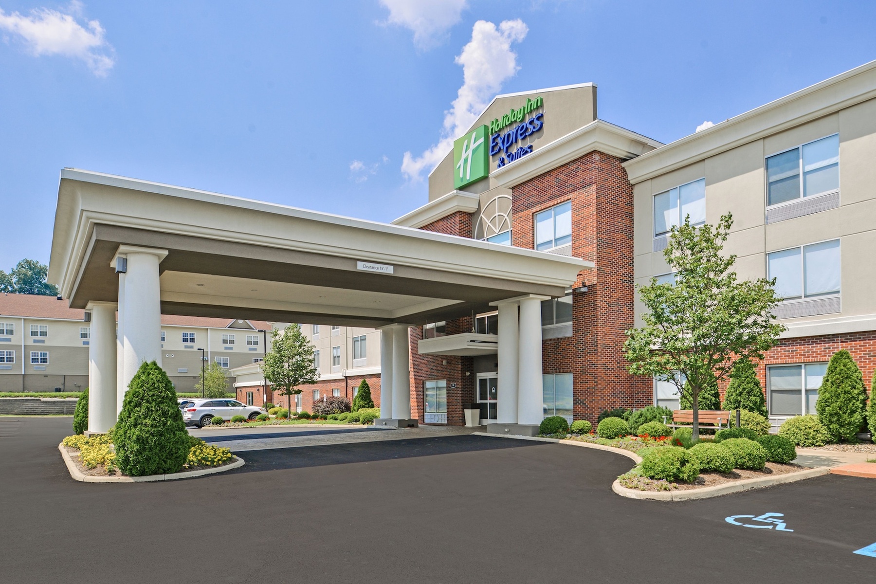 Holiday Inn Express & Suites Parkersburg-Mineral Wells by IHG