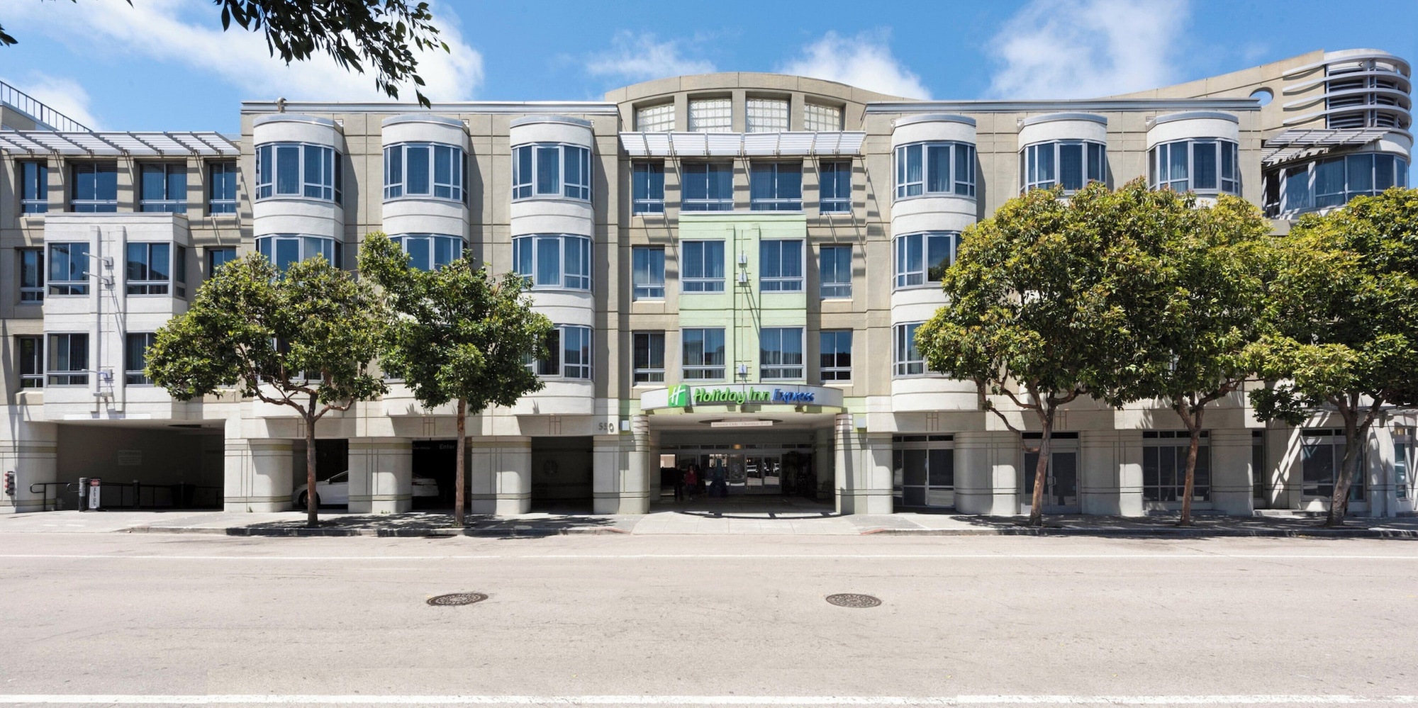 Holiday Inn Express and Suites Fisherman's Wharf by IHG
