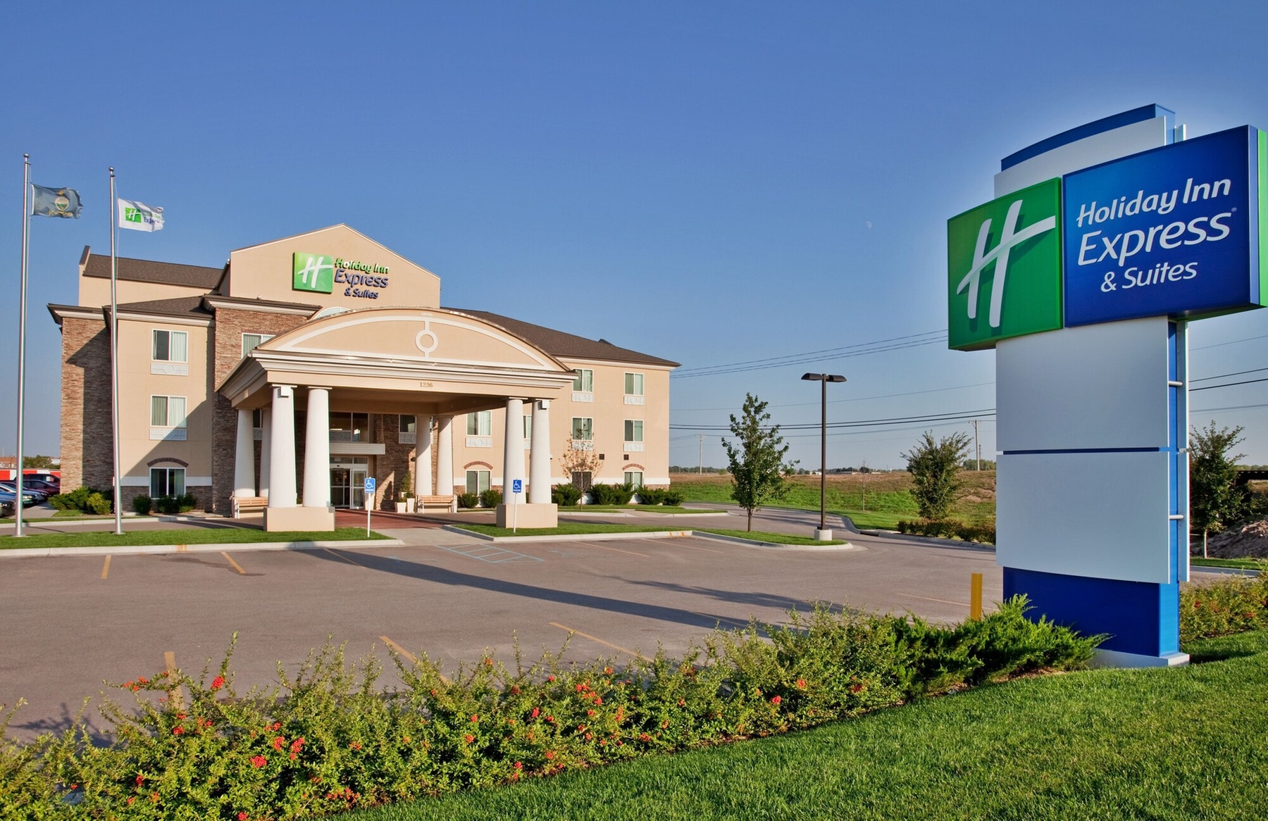 Holiday Inn Express & Suites Wichita Airport by IHG