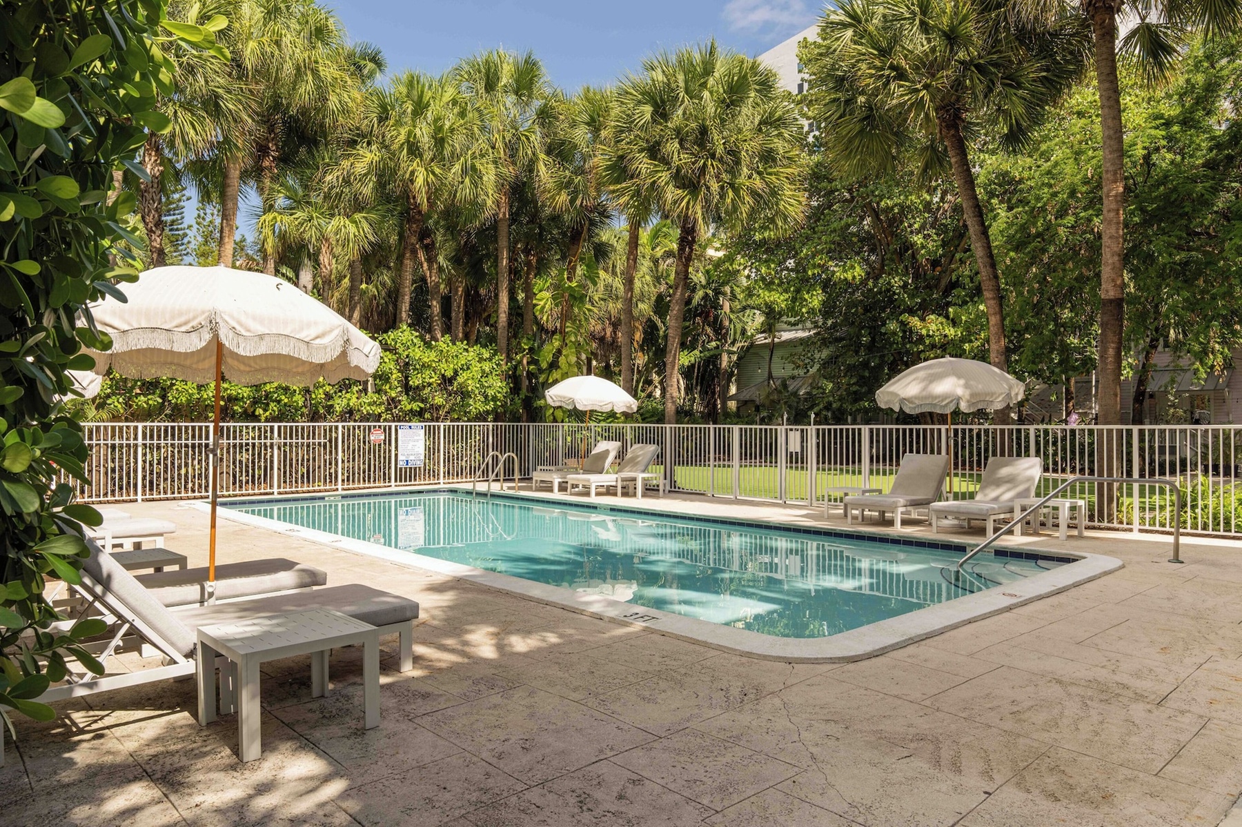 Miami River Inn By Renzzi