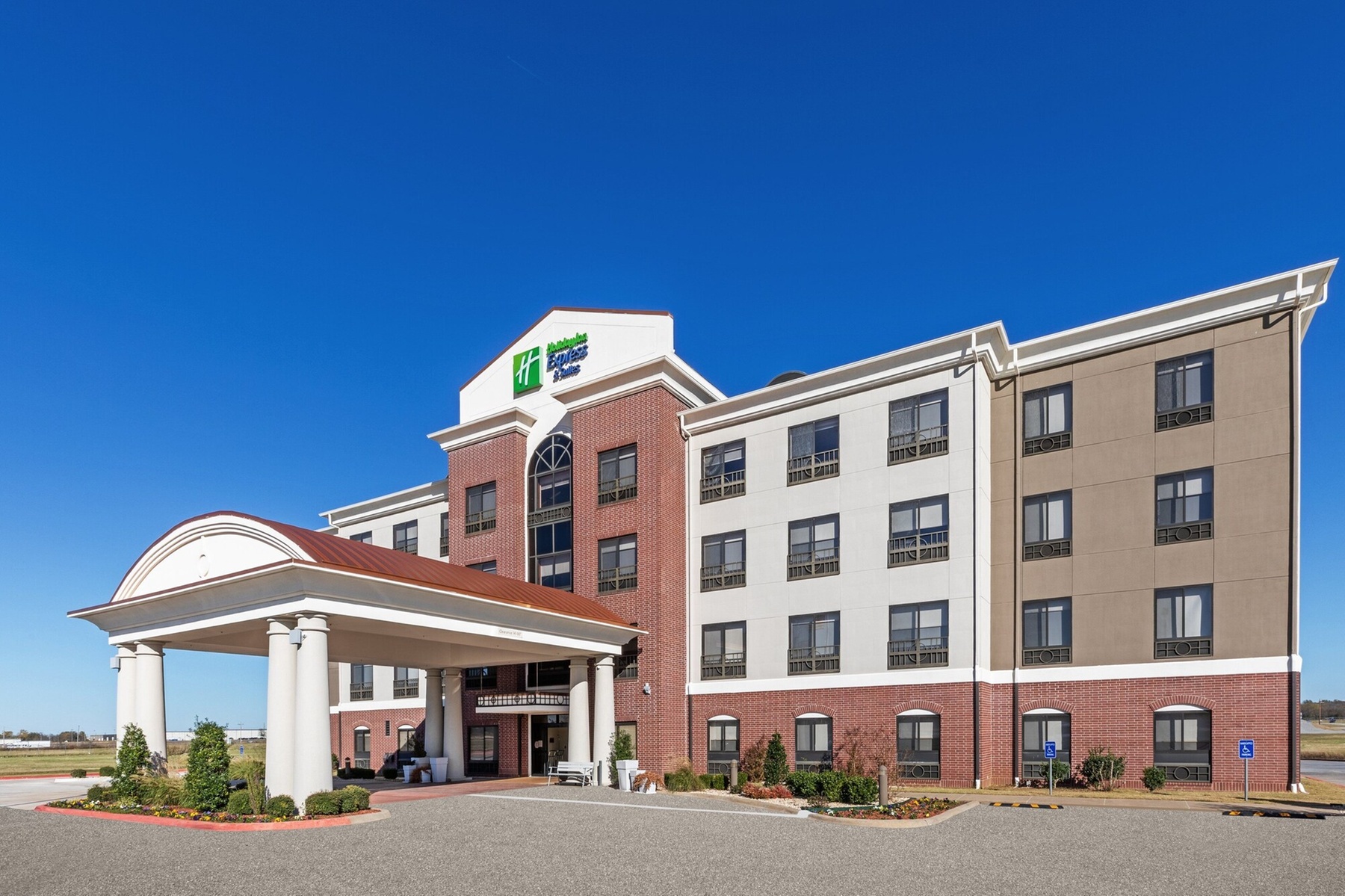Holiday Inn Express Hotel and Suites Pryor by IHG