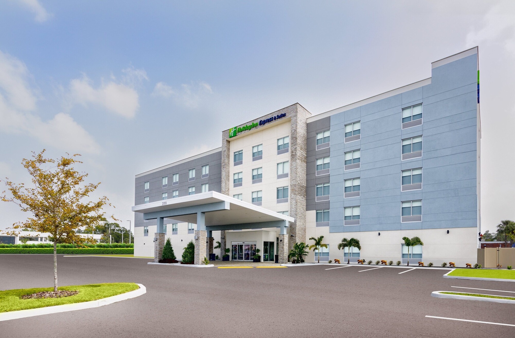 Holiday Inn Express & Suites Tampa Stadium – Airport Area by IHG