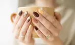 Primera puesta de uñas con gel o acrílico, esmalte semipermanente