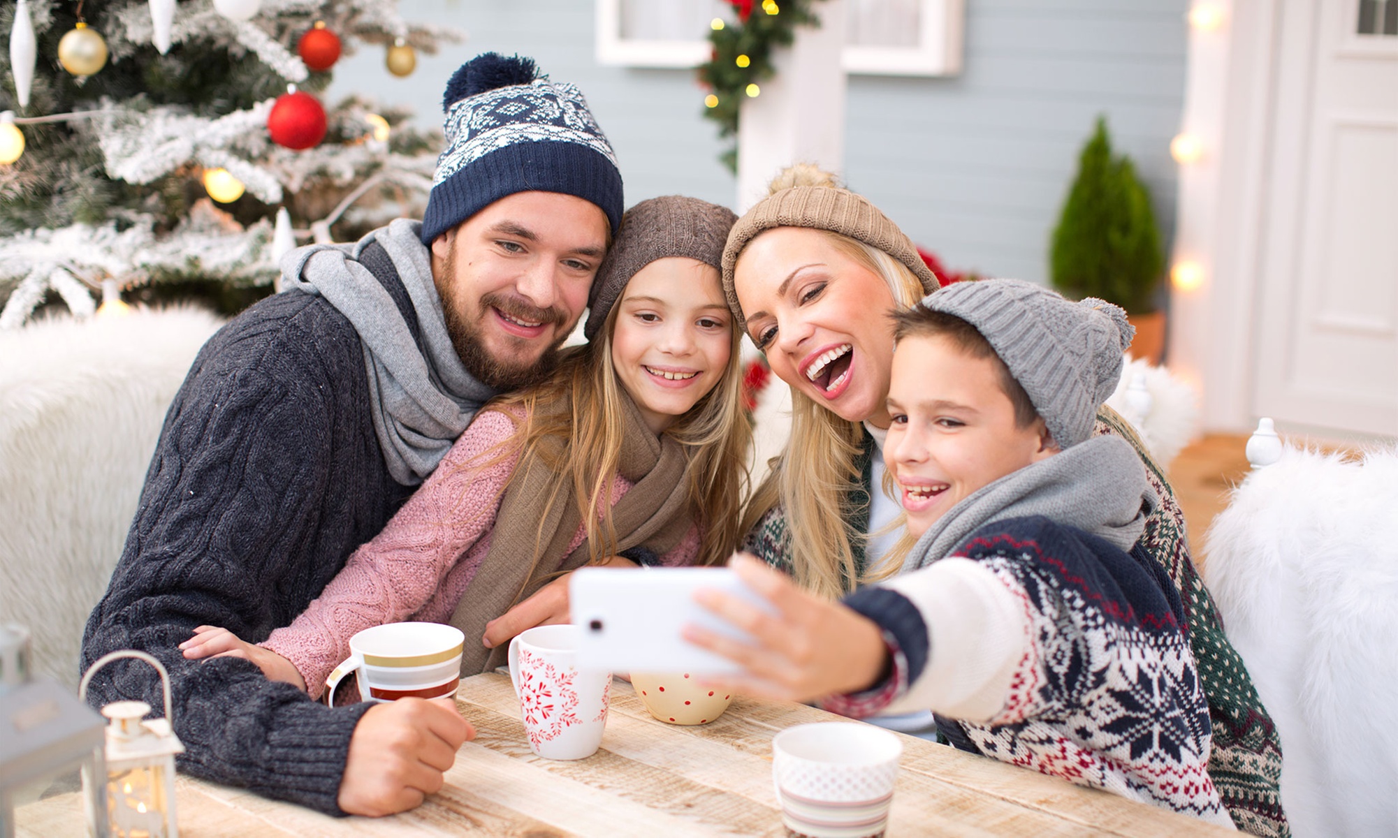 45Min In-Studio Family Photo Session with 20 Images & Gift Card Option