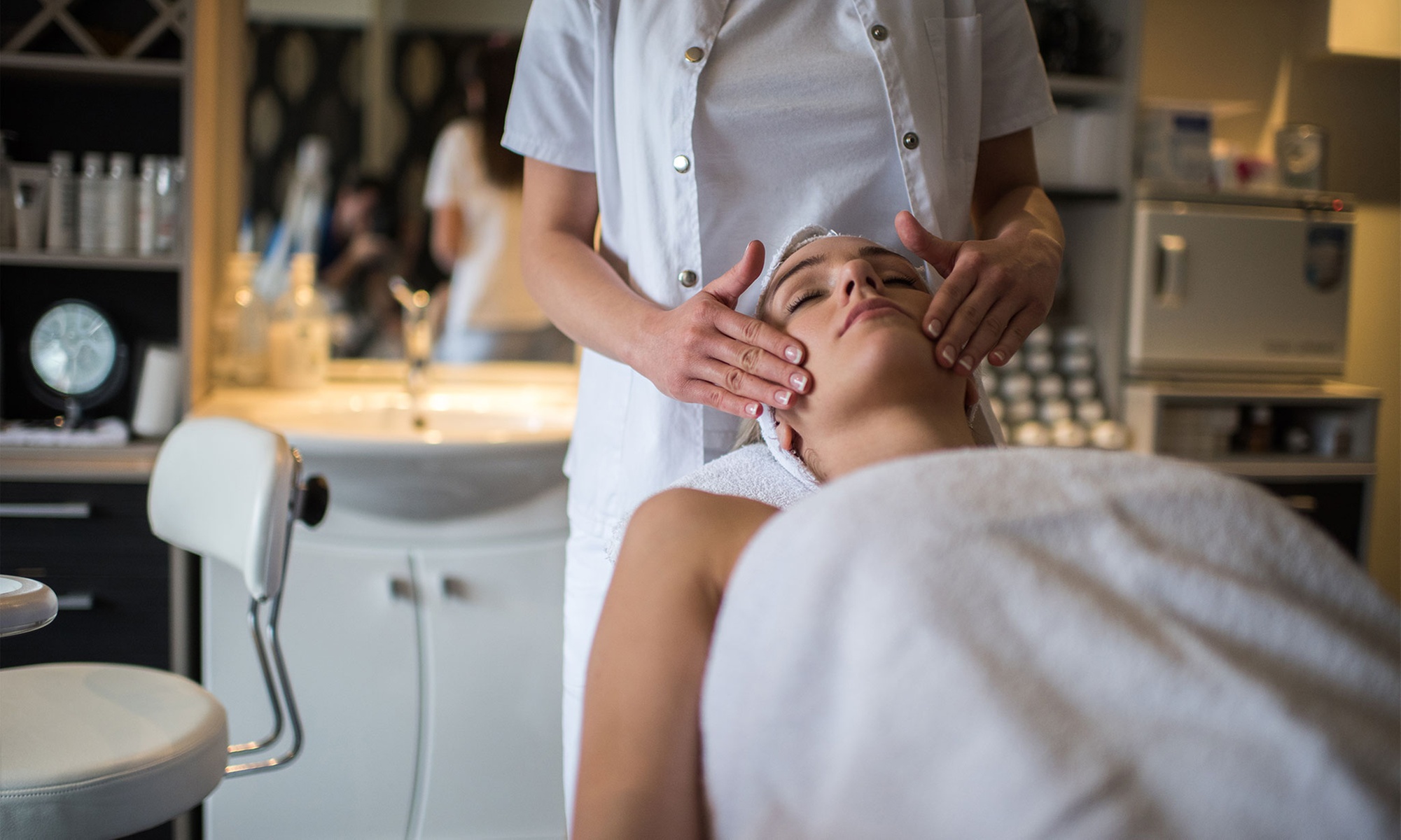 Limpieza facial profunda y tratamientos antiedad