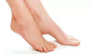 3 sesiones de tratamiento de hongos con láser Q-Switch en 1 o 2 manos o pies, con hasta un 67% de descuento