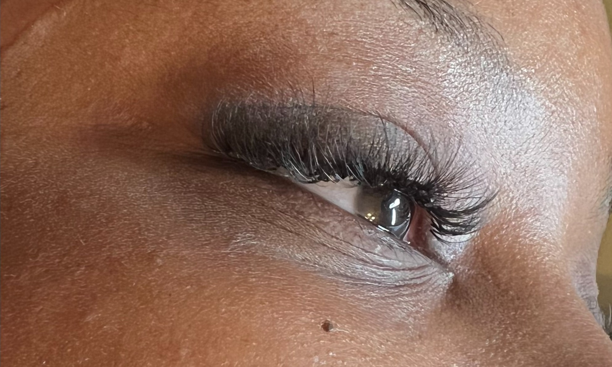 Full Sets of Classic, Hybrid or Volume Eyelash Extensions
