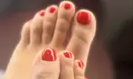 Manicura y pedicura con esmaltado semipermanente