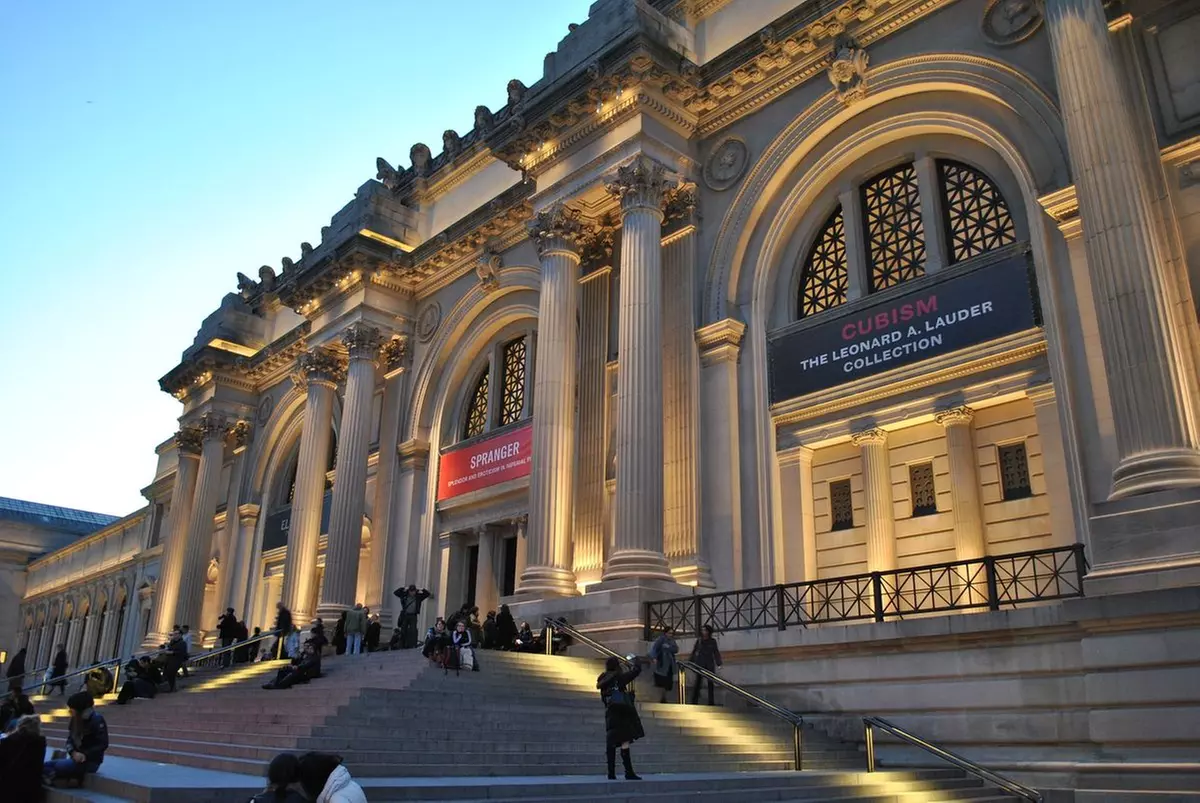 Explore Gossip Girl Filming Spots on a Unique Horse Carriage Ride