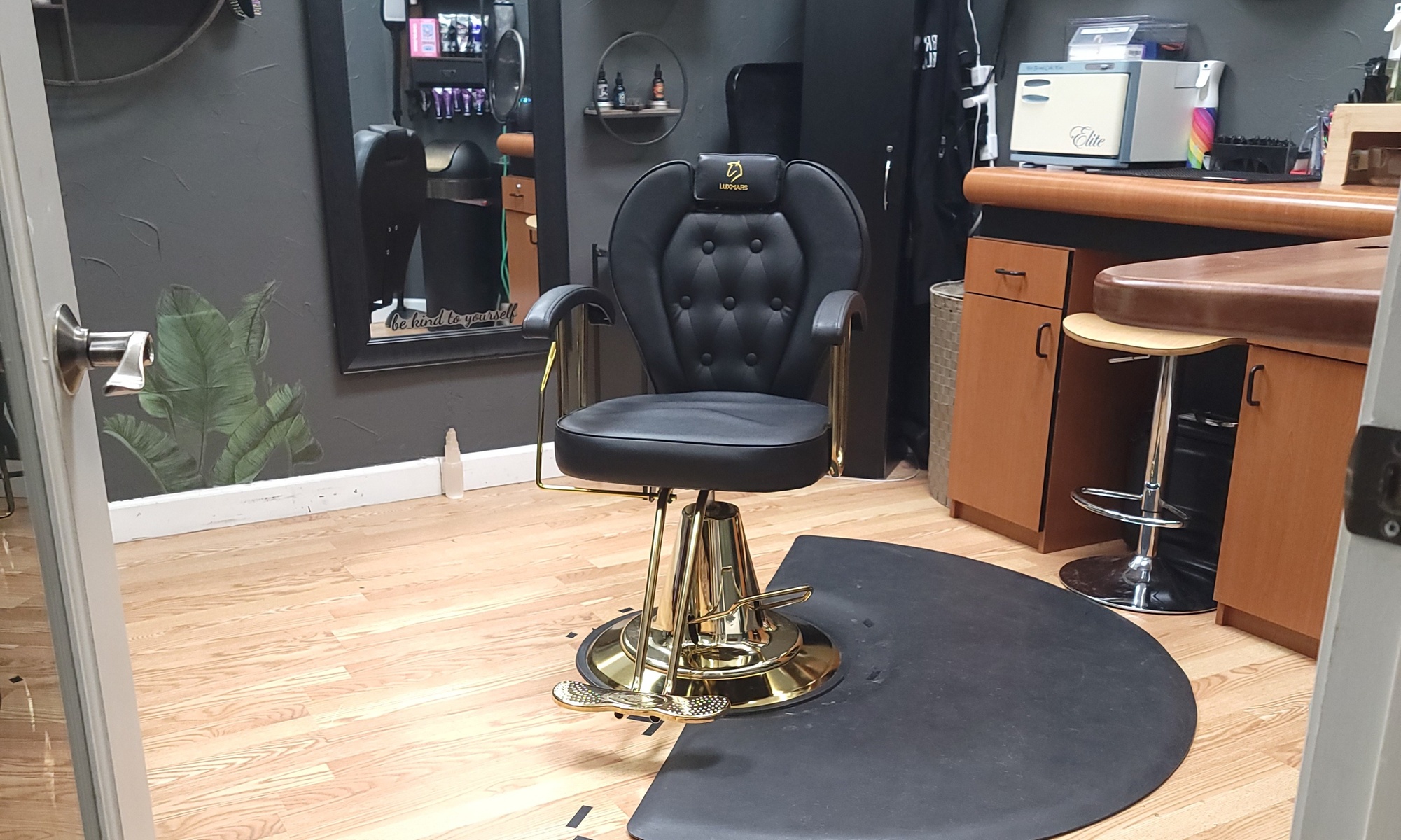 Up to 20% Off on Salon - Men's Haircut / Barber at Carved and Crafted