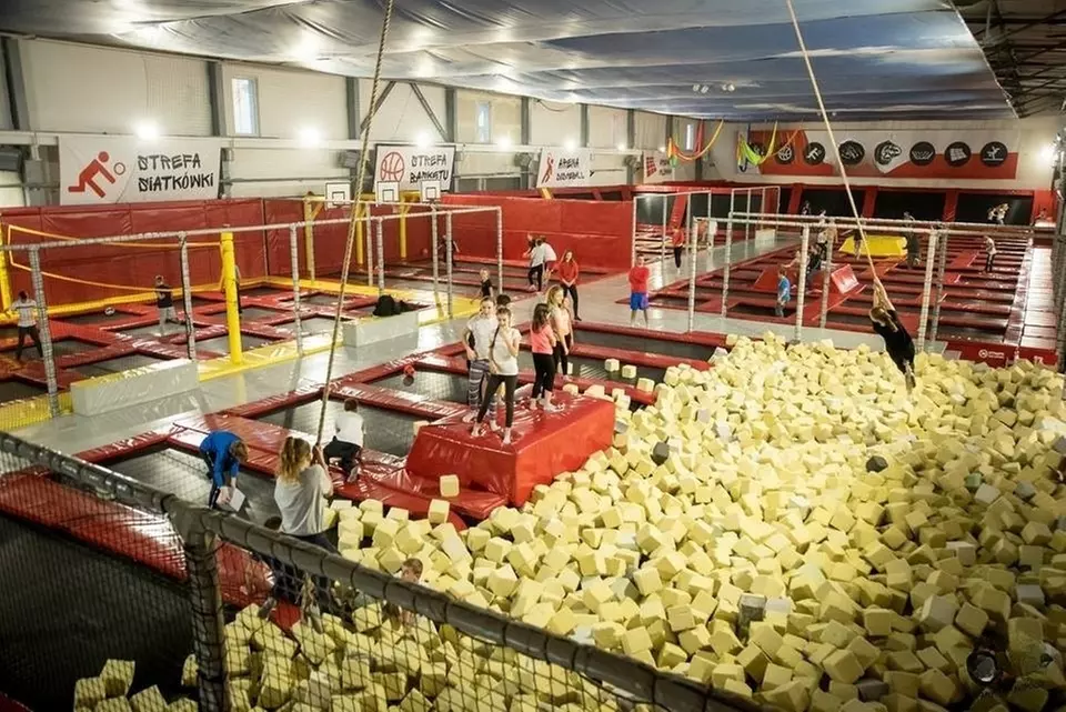 Godzina w parku trampolin