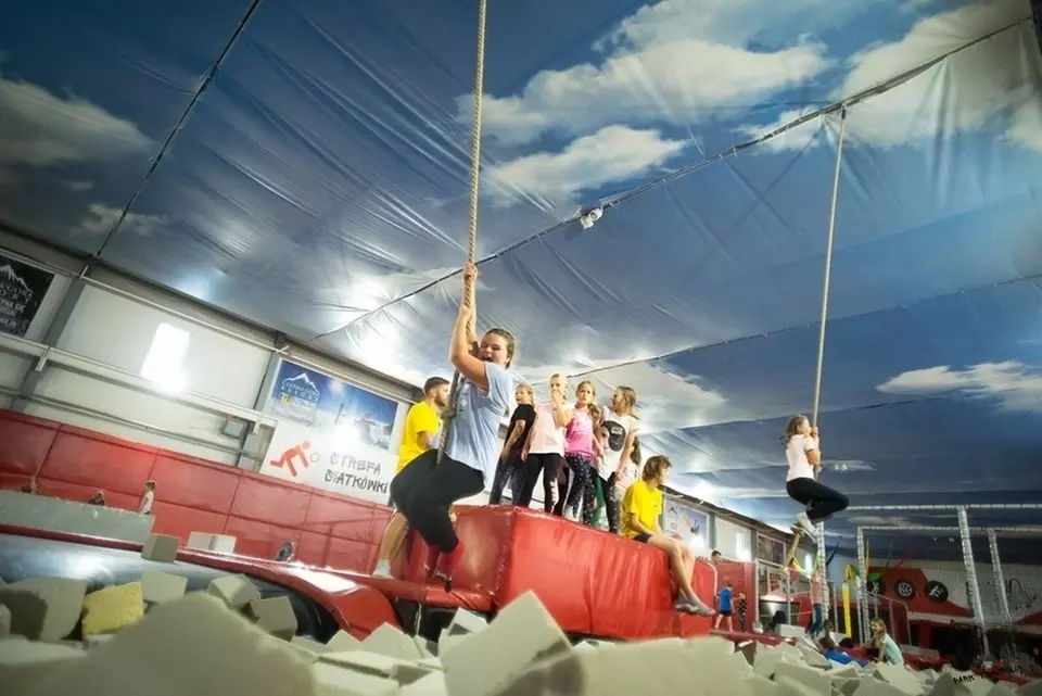 Godzina w parku trampolin