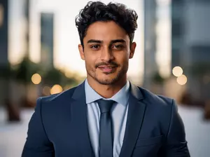 30 Min. professionelles Bewerbungs-Fotoshooting für 1 Person + 6 Bilder als Datei (70% sparen)