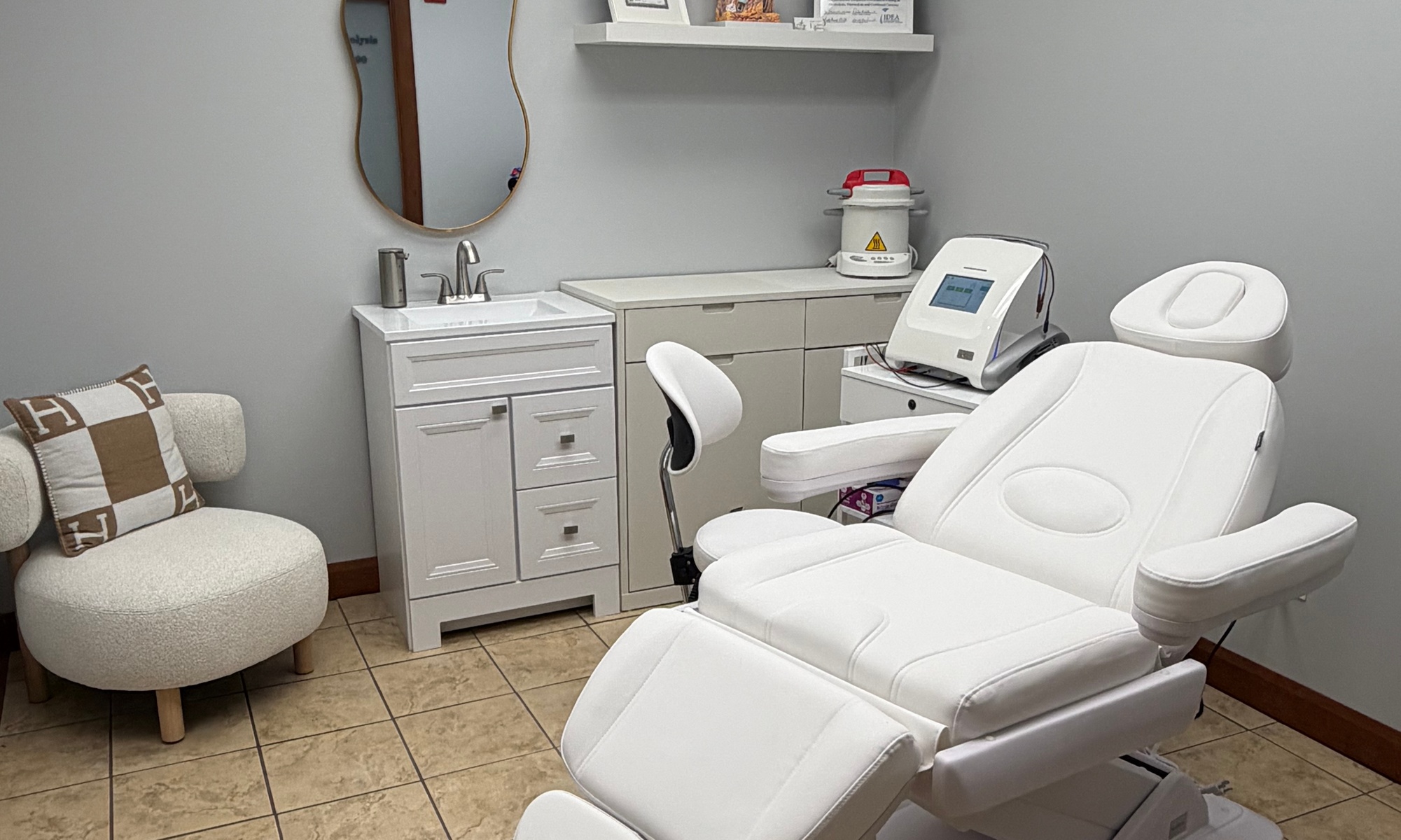 Up to 55% Off on Electrolysis at Evolv Electrolysis and Beauty