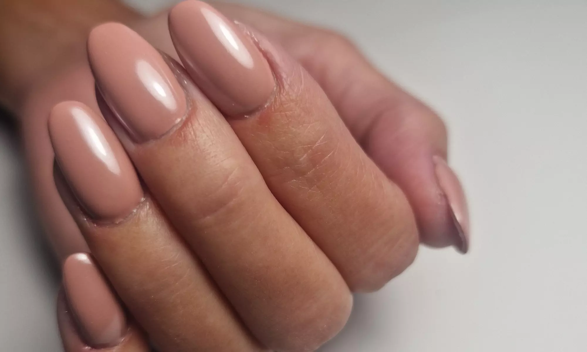 Pour des ongles sublimés : vernis semi-permanent et renfort en option