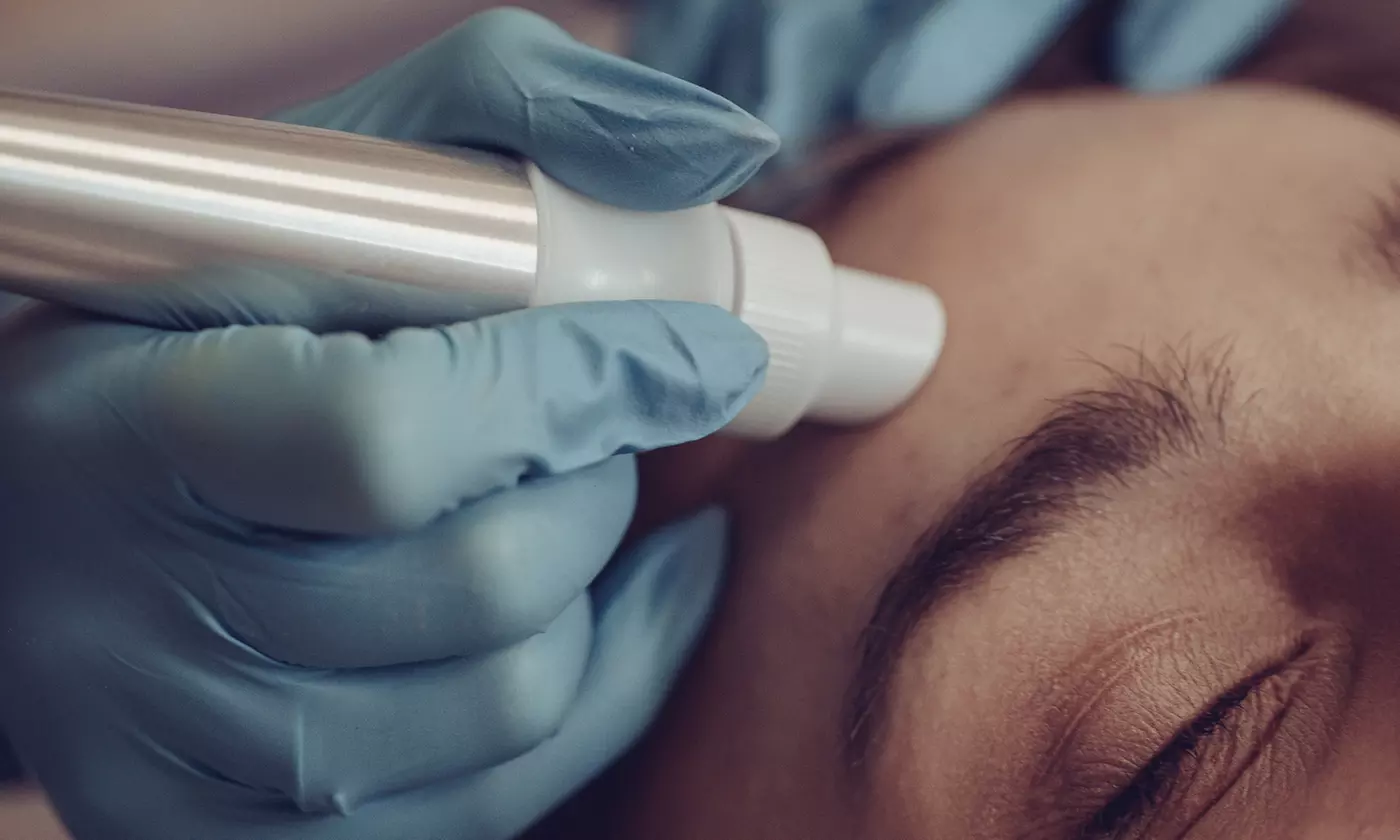 Wieloetapowe oczyszczanie wodorowe z masażem twarzy