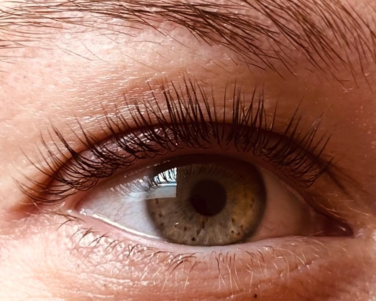 Rehaussement de cils avec teinture et extension de cils