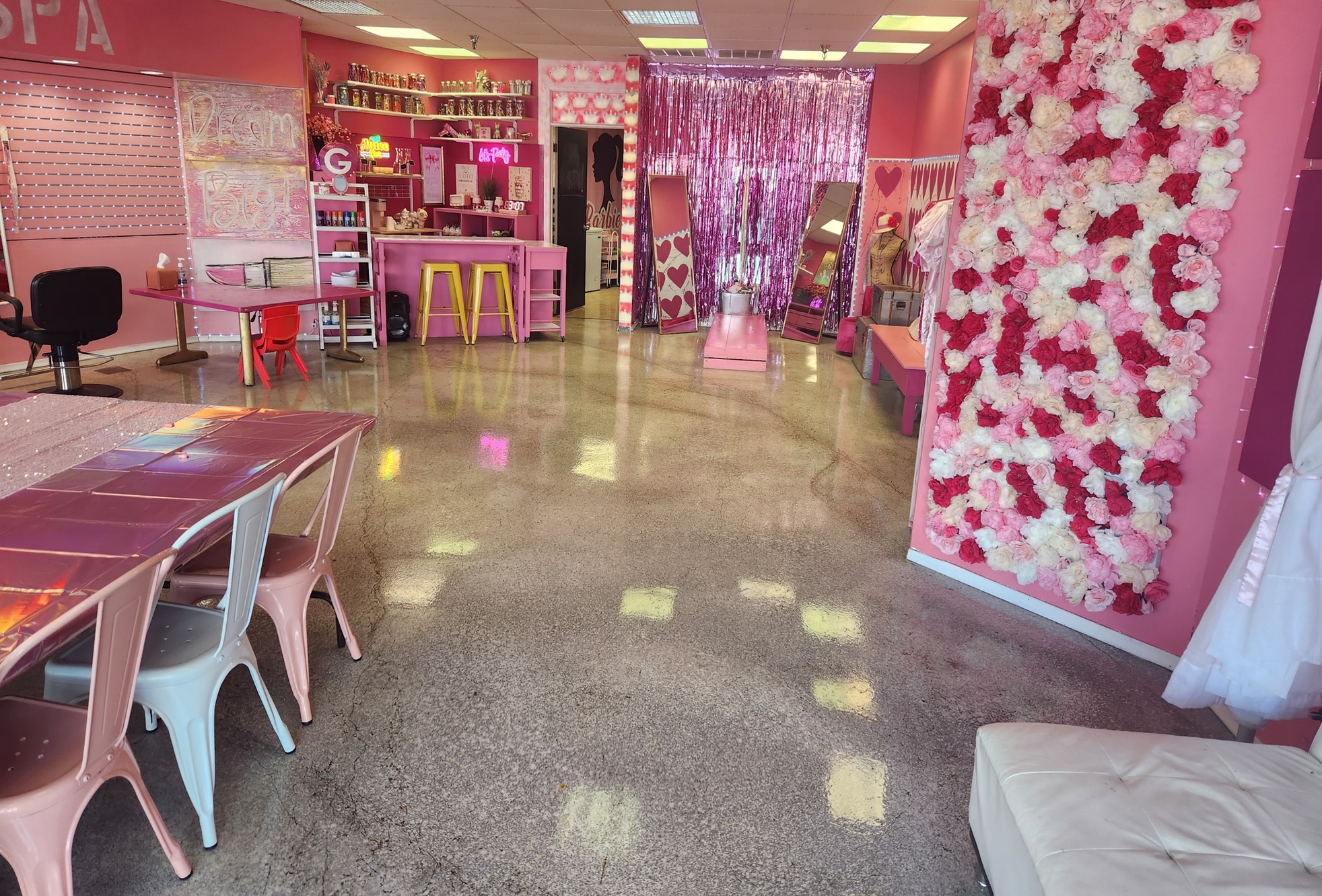 Kid-focused Spa: Mini Glam, Craft & Color and Swiftie Sparkle Party