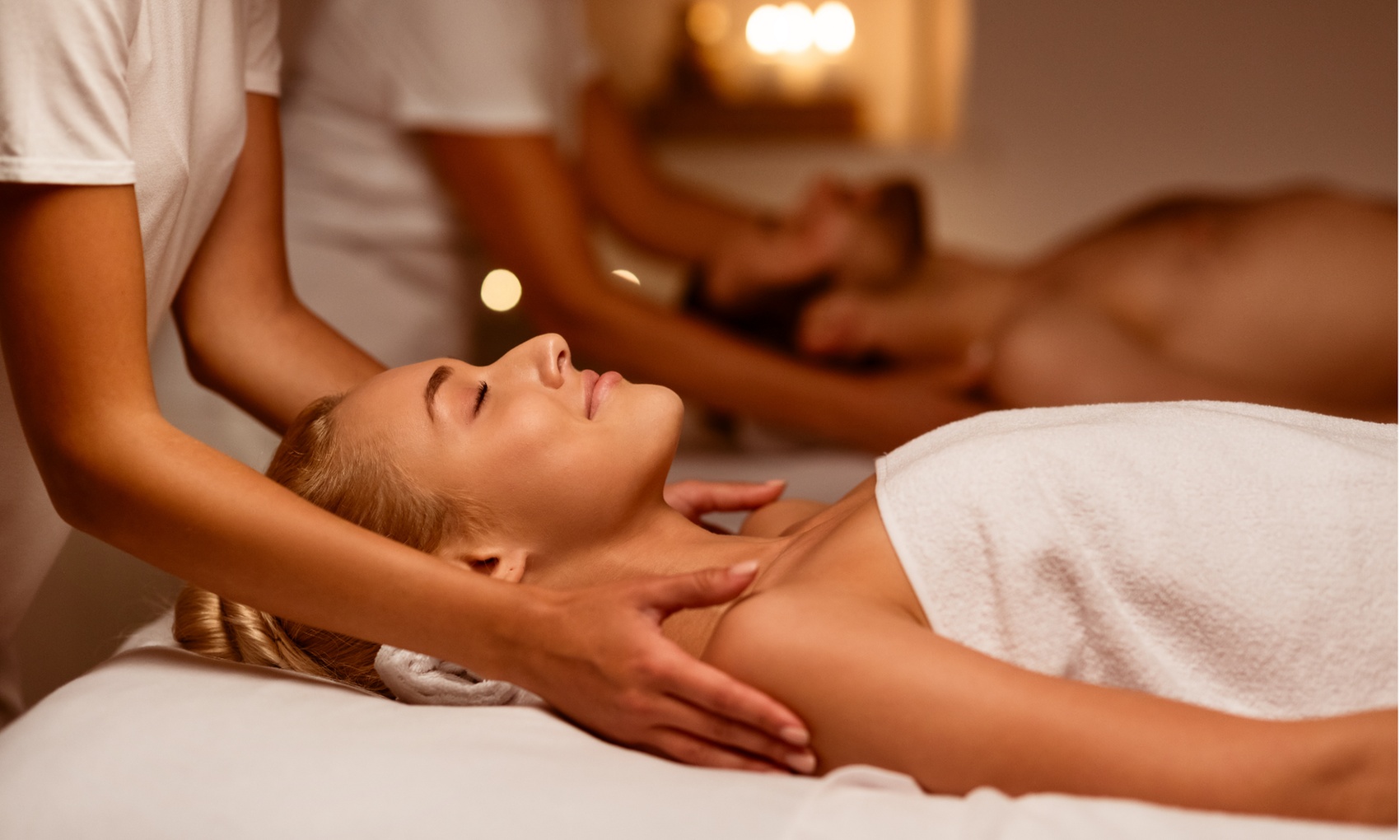 Relax with a 50- or 80-Min Couples Massage with Aromatherapy & More
