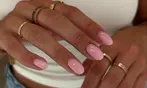 Manicura y pedicura con esmaltado semipermanente