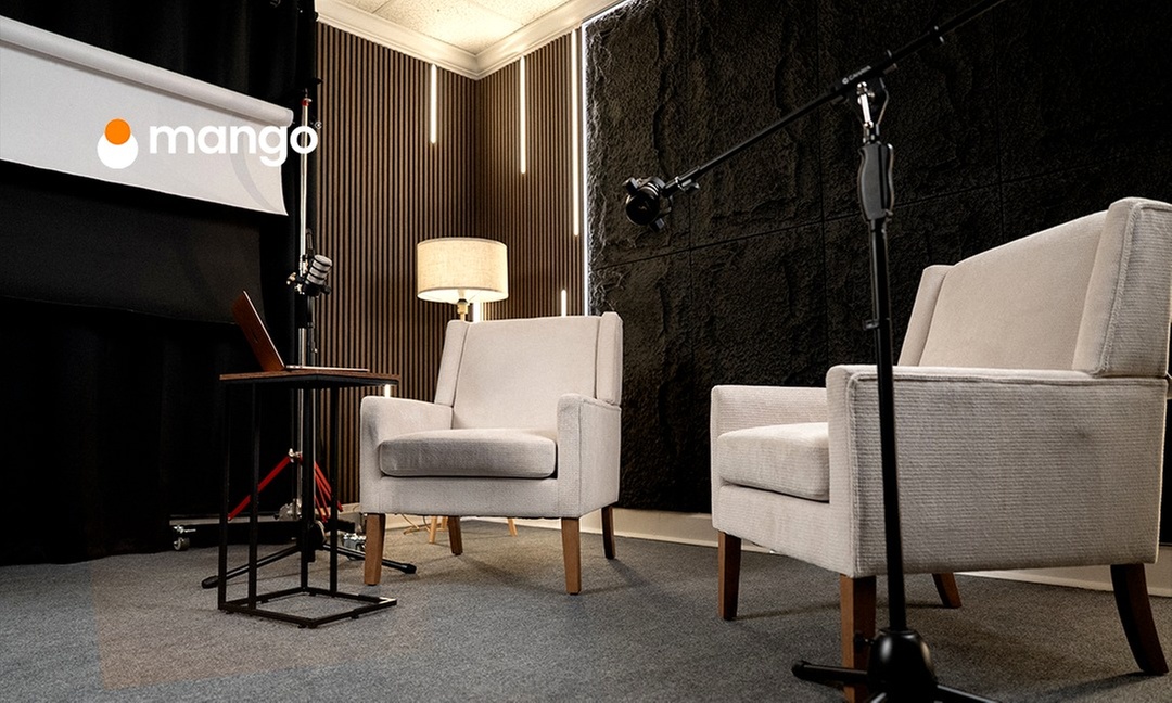 30, 60 or 90 Minute In-Studio Photography Session with Photo Package