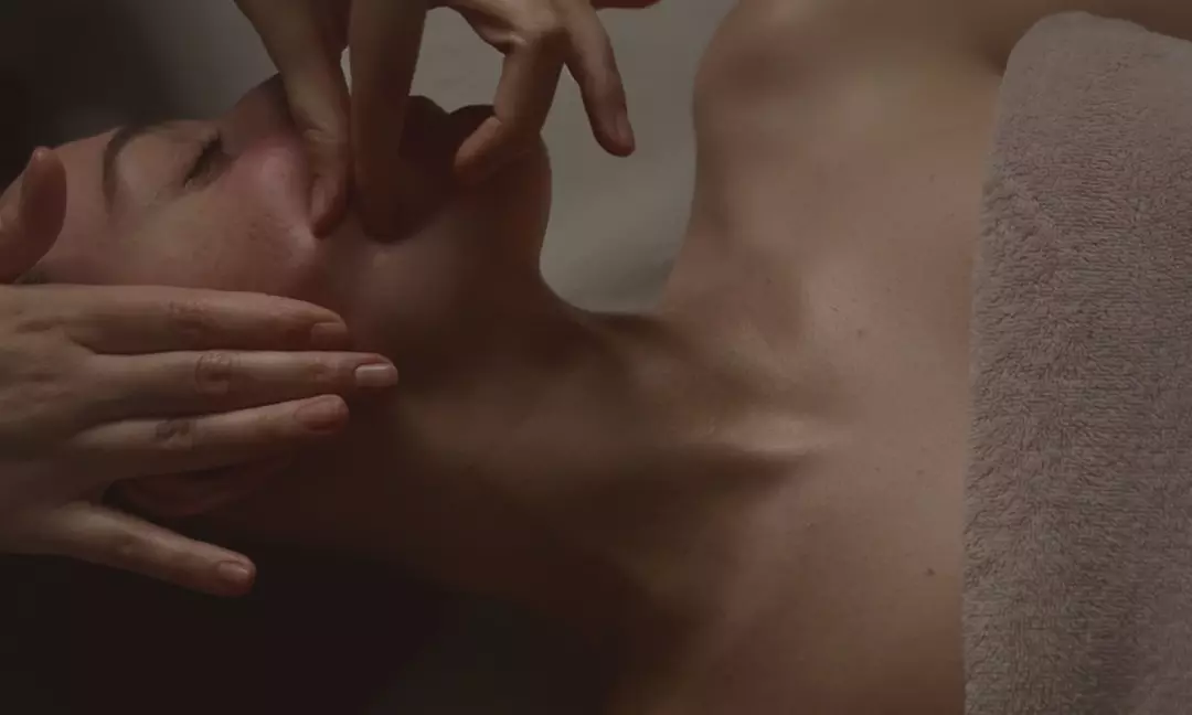 Masaż Kobido Lift, Kobido Body® lub relaksacyjny masaż pleców