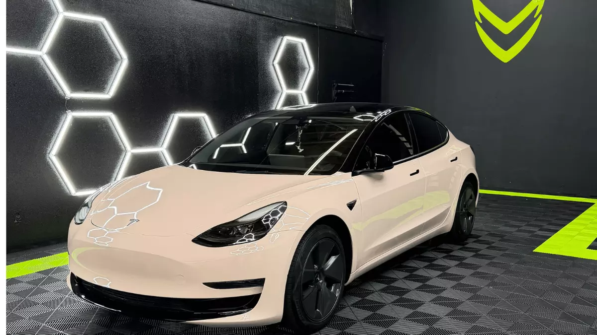 Window Trim Blackout, Ceramic Coating– Gloss, Or Headlight Restoration