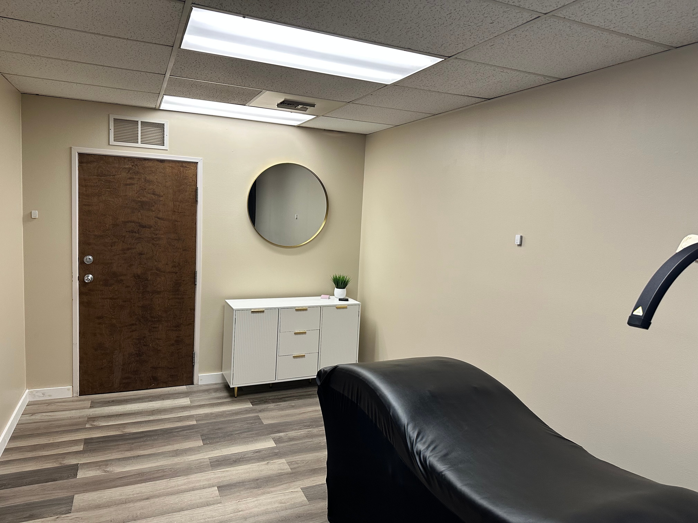 Silky Smooth: Women’s & Men’s Waxing Services at Lash & Wax Factory