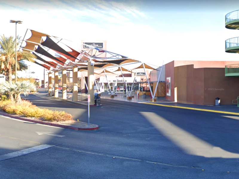 Parking at Las Vegas Premium Outlets - Valet Kiosk