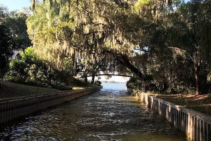 2 Hour Historical Wildlife Tour of the Chain of Lakes
