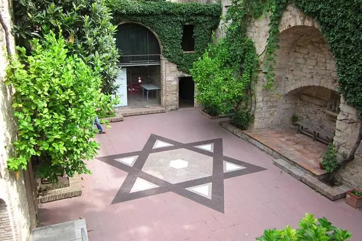 Girona Tour Historia y Leyendas Grupo pequeño desde Girona