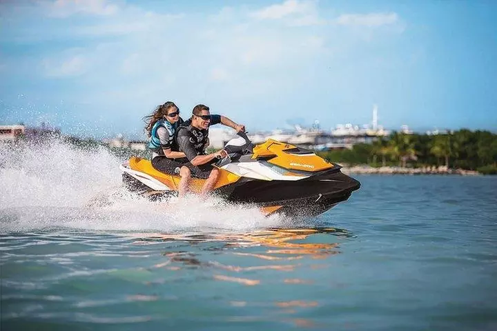 Moto Acuática Doble En Playa Chica