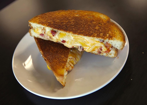 5% Cash Back at Cheesy Street Grill