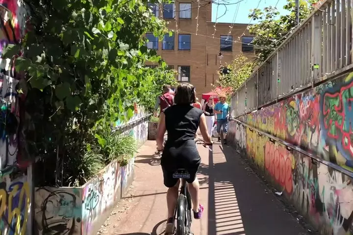 London Bike Tour: Landmarks, Secret Gems, Pub Stop & Street Art