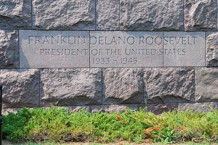 Top Tidal Basin Explorer of Thomas Jefferson FDR & MLK Memorials