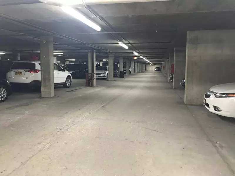 Parking at 650 W. Fulton Market Garage
