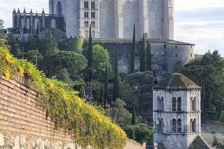 Girona Tour Historia y Leyendas Grupo pequeño desde Girona