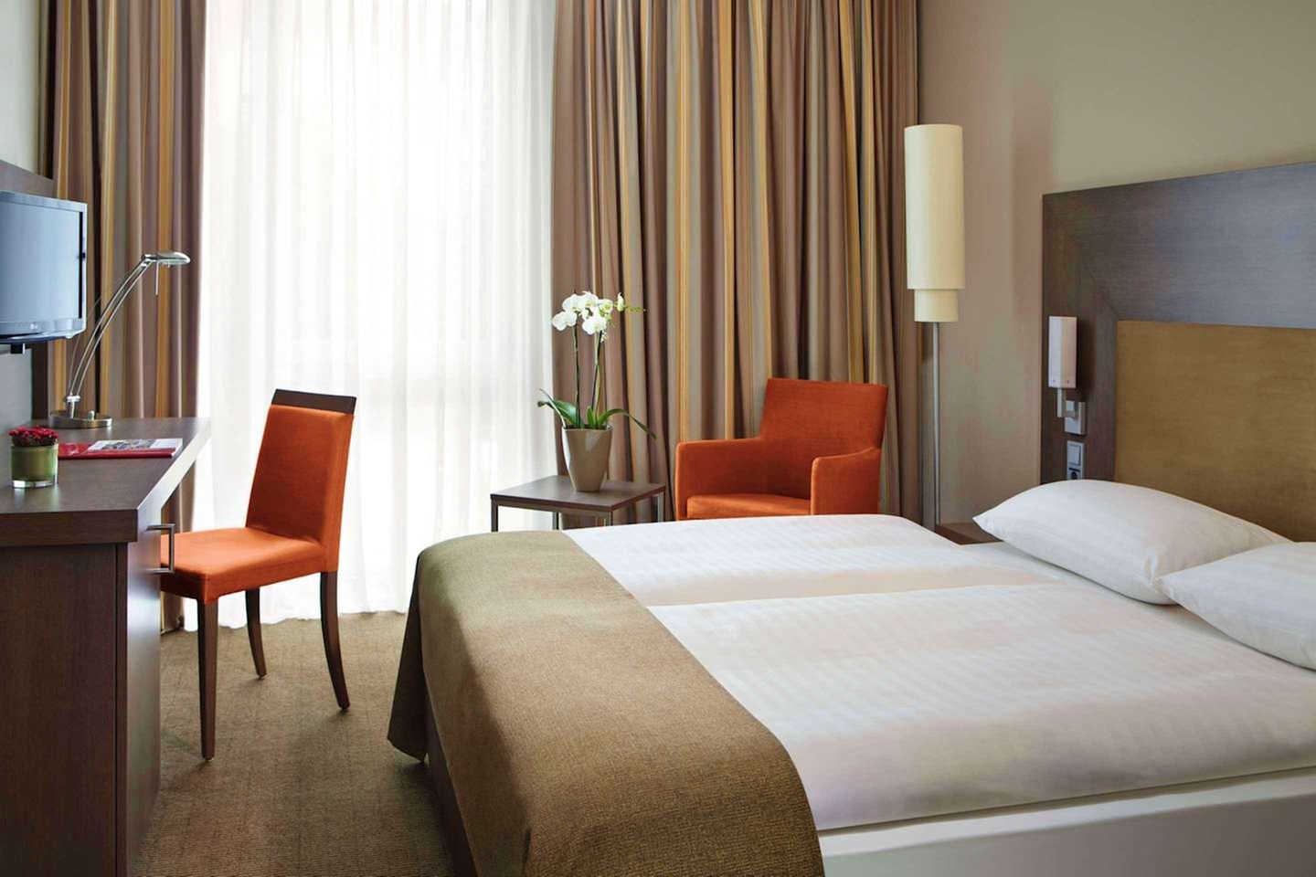 ✈ DEUTSCHLAND | Berlin - InterCityHotel Berlin Hauptbahnhof 4*, 2 N...