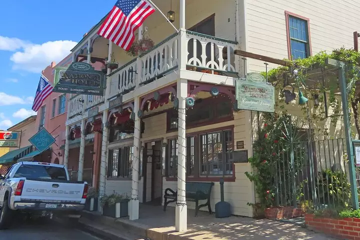 A Highway 49 Drive: A Self-Guided Audio Tour from Angels Camp to Ja...